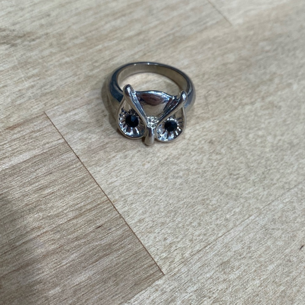 Silver owl size 7 pinky ring